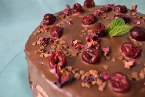 tort czekoladowy z wisniami